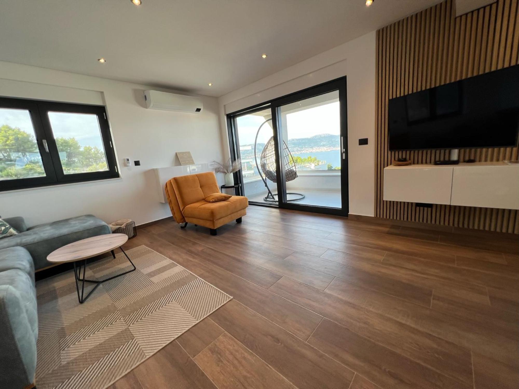 House & Home Slatine Exteriör bild